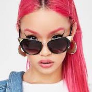 frame cool trendy sunglasses pointed black gold